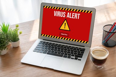 Bilgisayar ekranındaki virüs uyarısı mobil siber tehdit, hacker, bilgisayar virüsü ve kötü amaçlı yazılım tespit edildi