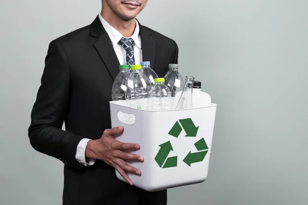 Empresario Mantenga Papelera Reciclaje Llena Botella Plástico Sobre Fondo Aislado —  Fotos de Stock