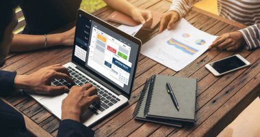 İnternet sitesindeki modish regrition için çevrimiçi aplikasyon rezervasyon takvimi