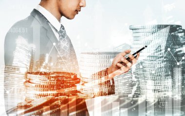 Businessman analyst working with digital finance business data graph showing technology of investment strategy for perceptive financial business decision. Digital economic analysis technology concept.