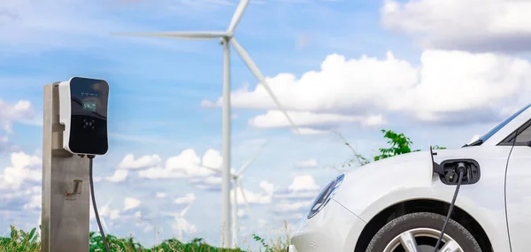 Прогресивна Комбінація Вітрових Турбін Автомобілів Майбутня Енергетична Інфраструктура Електричний Транспортний — стокове фото