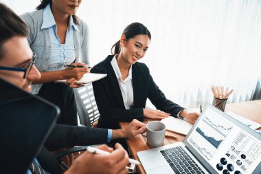 Fintech BI 'ın finansal veri analizi ya da iş zekası ekranından iş dünyası pazarlaması üzerinde çalışan iş adamlarının finansal veri analizine kadar. Habiliment