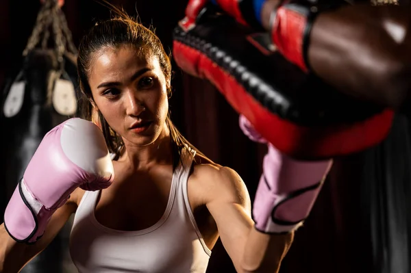 Asian Female Muay Thai Boxer Punching Fierce Boxing Training Session — Stock Photo, Image