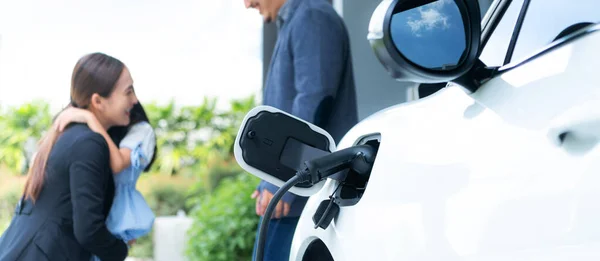 Focus Closeup Electric Vehicle Recharging Battery Home Electric Charging Station — Foto de Stock