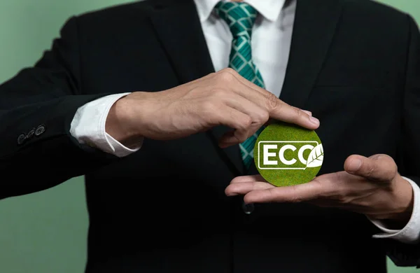Екологічно Чиста Корпорація Пропагує Концепцію Сталого Зеленого Бізнесу Бізнесменом Тримає — стокове фото