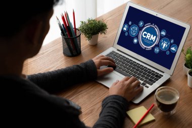 CRM işletme ve işletme için modern bilgisayarda müşteri ilişkileri yönetim sistemi