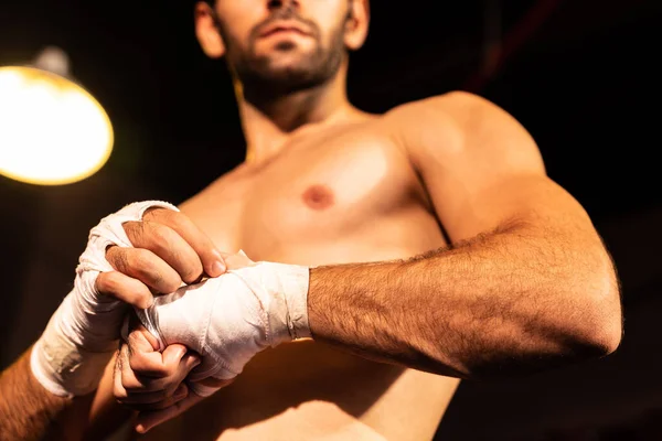 Porträt Eines Kaukasischen Boxers Mit Muskulösem Und Athletischem Körper Der — Stockfoto