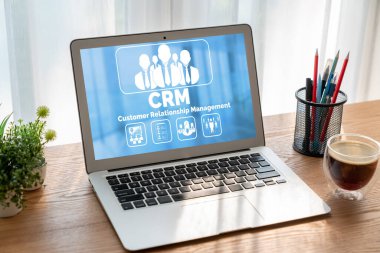 CRM işletme ve işletme için modern bilgisayarda müşteri ilişkileri yönetim sistemi