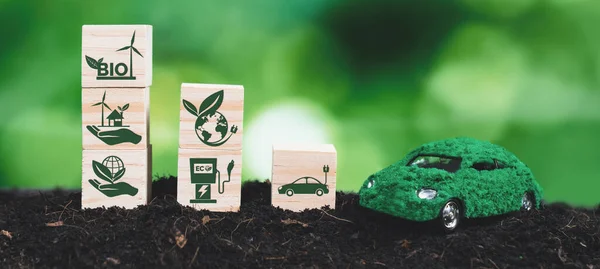 Grön Biobränslebilmodell För Miljövänliga Rena Energifordon Med Noll Koldioxidutsläpp Symboliserar — Stockfoto