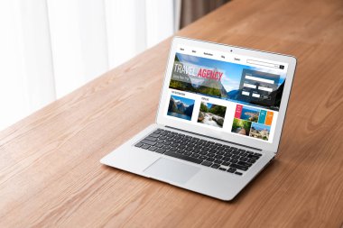 Model arama ve seyahat planlama için internet sitesi uçuş, otel ve tur rezervasyonları için anlaşma ve paket sunuyor