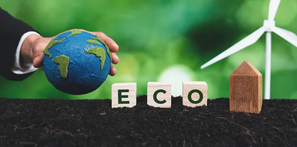 Empresário Cresce Árvore Globo Papel Com Símbolo Cubo Eco Solo — Fotografia de Stock