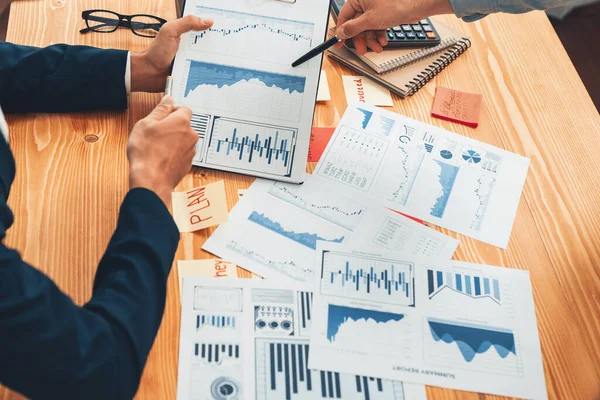 Analyst Team Büro Analysiert Finanzdatenanalyse Für Marketing Strategie Arbeitsbereich Stapel — Stockfoto