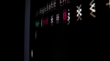 LED ekranında gerçek zamanlı yapay zeka ile hareket eden kodlama hareketinin makro çekimini kapat, yazılım geliştirme için gelişmiş yapay zeka bilgisini optimizasyon, hata ayıklama ve kodlama ile göster.