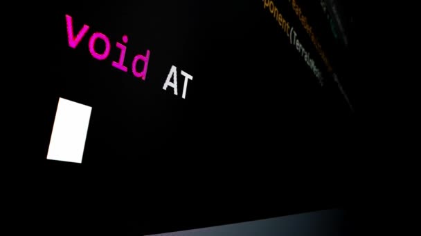 用Ai生成的实时打字技术在Led屏幕上移动的编码脚本的Closeup宏截图动作 展示了软件开发中的优化 调试和编码方面的高级Ai学习 — 图库视频影像