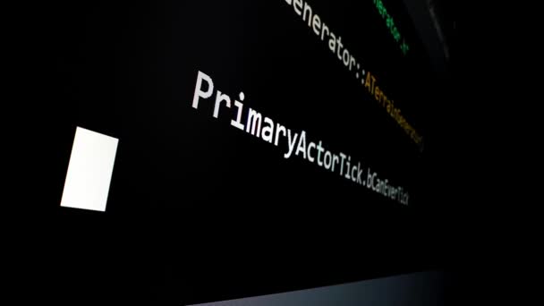 Detailní Makro Snímek Pohybu Kódovacího Skriptu Pohybující Přes Led Obrazovku — Stock video