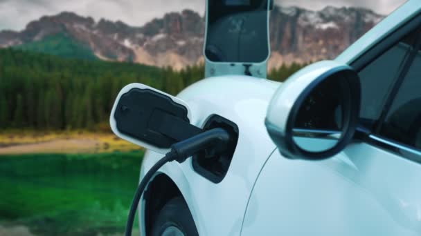 Temiz Çevre Için Temiz Enerjinin Yol Açtığı Ilerici Elektrikli Araba — Stok video