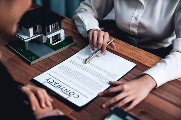 Completing Final Step House Loan Process Buyer Signs Loan Contract — Stock Photo, Image