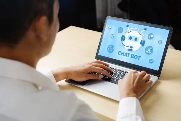 고객의 질문에 자동적으로 응답하는 시시콜콜 온라인 비즈니스용 채터봇 소프트웨어 프로그램 — 스톡 사진