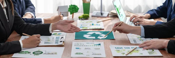 Skupina Podnikatelů Kteří Plánují Recyklaci Diskutují Snižuje Symbol Politiky Opětovného — Stock fotografie