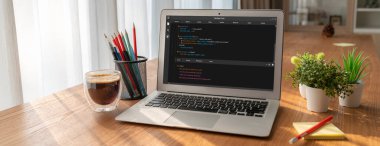 Model uygulama ve program kodlaması için bilgisayar ekranında yazılım geliştirme programlama