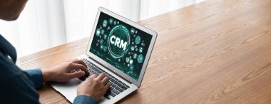 CRM işletme ve işletme için modern bilgisayarda müşteri ilişkileri yönetim sistemi