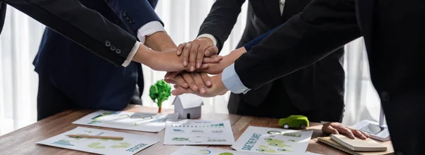 Grupo Empresários Colocar Pilha Mão Mostrando Sinergia Cooperação Corporativa Proteção — Fotografia de Stock
