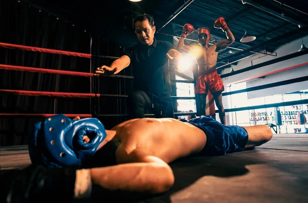 Árbitro Boxe Intervir Parando Luta Para Verificar Caído Concorrente Após — Fotografia de Stock