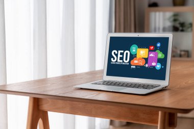 Model e-ticaret için SEO arama motoru optimizasyonu ve bilgisayar ekranında gösterilen çevrimiçi perakende işi