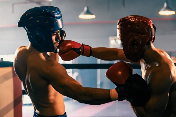 Deux Boxeurs Sportifs Musclés Avec Casque Sécurité Protège Tête Boxe — Photo