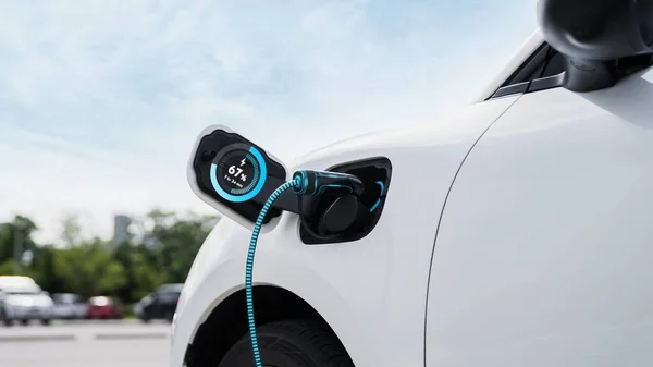 자동차 미래의 자동차 유틸리티 충전기 배터리 홀로그램 에너지를 사용하여 차량에 — 스톡 사진