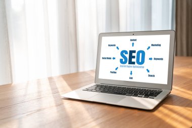 Model e-ticaret için SEO arama motoru optimizasyonu ve bilgisayar ekranında gösterilen çevrimiçi perakende işi