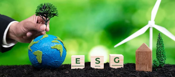 사업가는 미래의 친환경 환경에 의식을 윤리적 기업에 재생을 컨셉으로 Esg — 스톡 사진