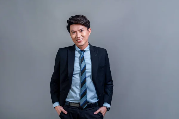 Empresário Mandona Asiática Confiante Posando Terno Preto Formal Profissional Fundo — Fotografia de Stock