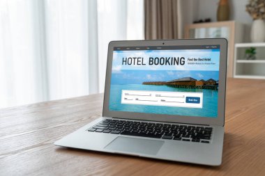 Çevrimiçi otel konaklama rezervasyon sitesi mod rezervasyon sistemi sağlar. Seyahat teknolojisi kavramı .