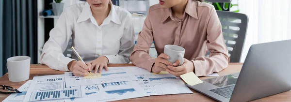 Analyst Team Colleagues Discuss Financial Data Digital Dashboard Analyzing Charts — Stock Photo, Image