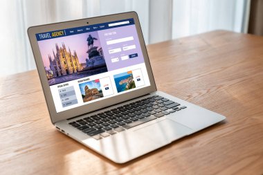 Model arama ve seyahat planlama için internet sitesi uçuş, otel ve tur rezervasyonları için anlaşma ve paket sunuyor