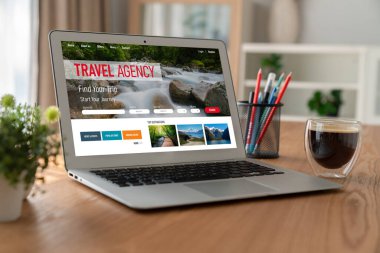 Model arama ve seyahat planlama için internet sitesi uçuş, otel ve tur rezervasyonları için anlaşma ve paket sunuyor