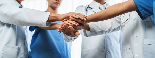 Grupp Medicinsk Personal Läkare Sjuksköterska Och Sjukvårdspersonal Samordnar Synergi Hand — Stockfoto