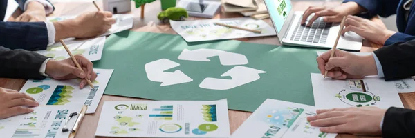 Groupe Gens Affaires Planification Discussion Sur Recyclage Réduire Symbole Politique — Photo