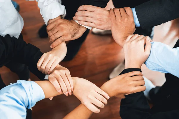 Empresários Multiculturais Dando Mão Juntos Círculo Trabalho Equipe Unidade Local — Fotografia de Stock