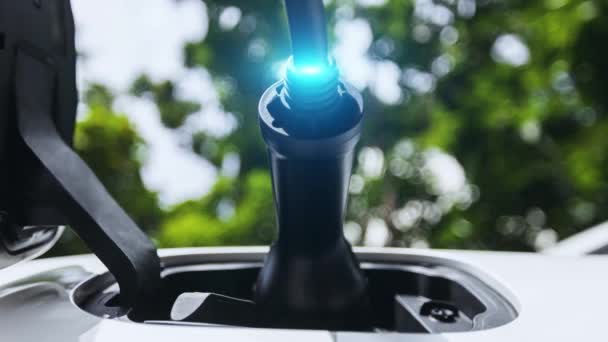 Closeup Carregador Plug Carro Elétrico Para Recarga Elétrica Por Estação — Vídeo de Stock