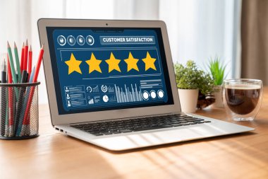 Pazarlama stratejisi planlaması için modem yazılım bilgisayarında müşteri memnuniyeti ve değerlendirme analizi
