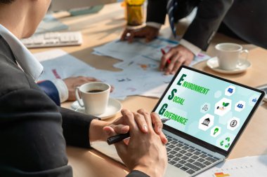 Model işletmelerin ESG çevresel yönetim politikası yüksek ESG puanı elde etmek için bir standart belirler