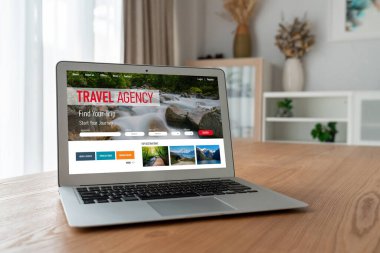 Model arama ve seyahat planlama için internet sitesi uçuş, otel ve tur rezervasyonları için anlaşma ve paket sunuyor