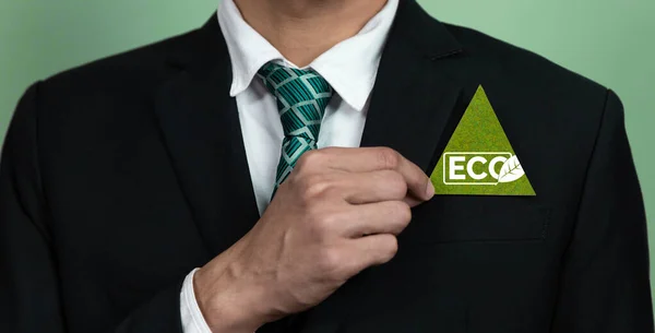 与商人一起促进可持续和绿色商业概念的环保企业将经合组织的象征文件作为使用零二氧化碳排放的清洁能源进行环境保护的承诺 改变了 — 图库照片