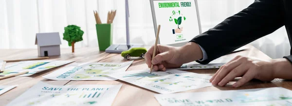 Empresário Verde Empresa Corporativa Planejamento Ecológico Ambientalmente Conservador Para Reduzir — Fotografia de Stock