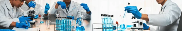 Group Dedicated Scientist Conduct Chemical Experiments Research Medical Lab Groundbreaking — Stock Photo, Image