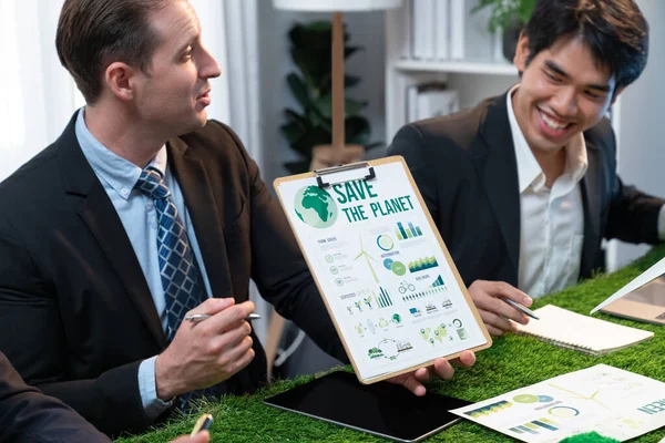 Grupo Diverso Empresários Que Planejam Marketing Negócios Com Responsabilidade Ambiental — Fotografia de Stock