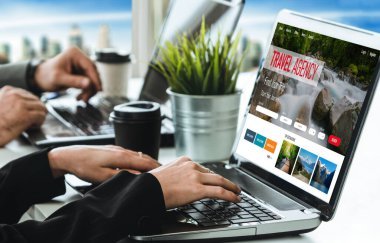 Model arama ve seyahat planlama için internet sitesi uçuş, otel ve tur rezervasyonları için anlaşma ve paket sunuyor