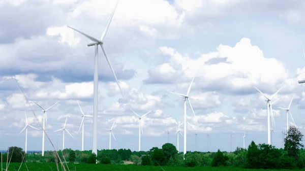 Прогрессивный Способ Использования Ветра Качестве Возобновляемого Источника Энергии Питания Современного — стоковое фото